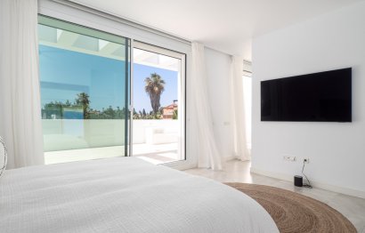 Resale - House - Detached Villa - Marbella - Guadalmina Baja