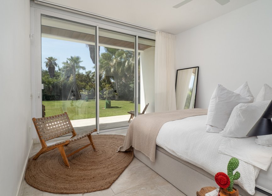 Resale - House - Detached Villa - Marbella - Guadalmina Baja