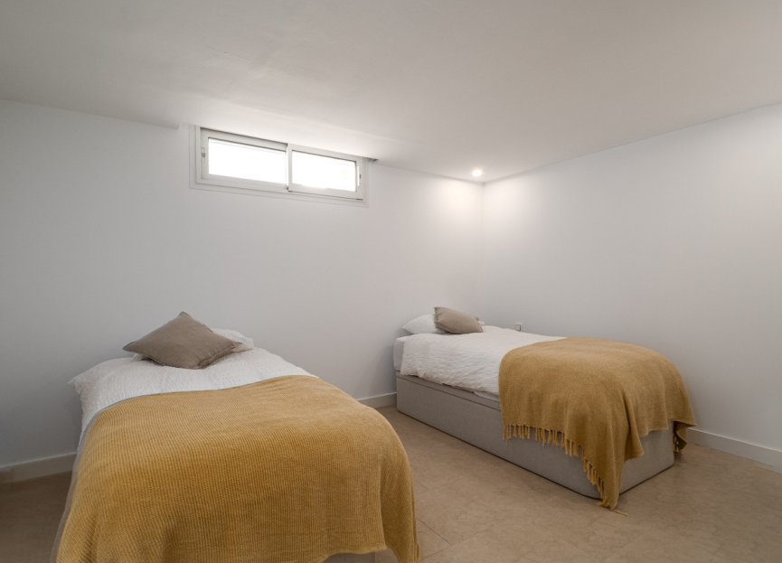 Resale - House - Detached Villa - Marbella - Guadalmina Baja