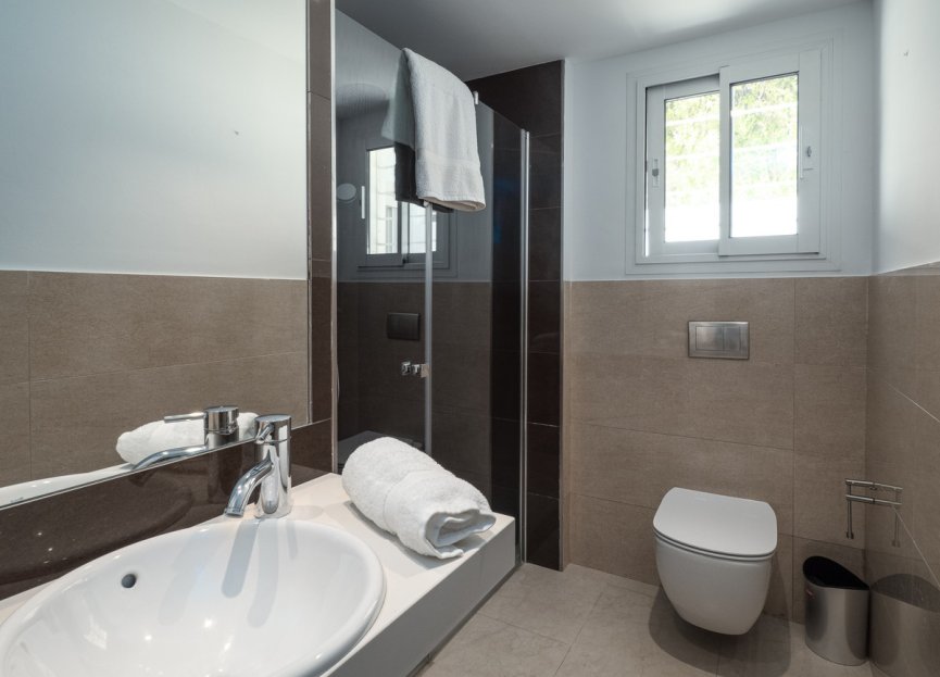 Resale - House - Detached Villa - Marbella - Guadalmina Baja