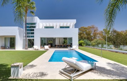 Resale - House - Detached Villa - Marbella - Guadalmina Baja