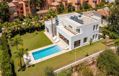 Resale - House - Detached Villa - Marbella - Guadalmina Baja
