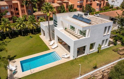 Resale - House - Detached Villa - Marbella - Guadalmina Baja