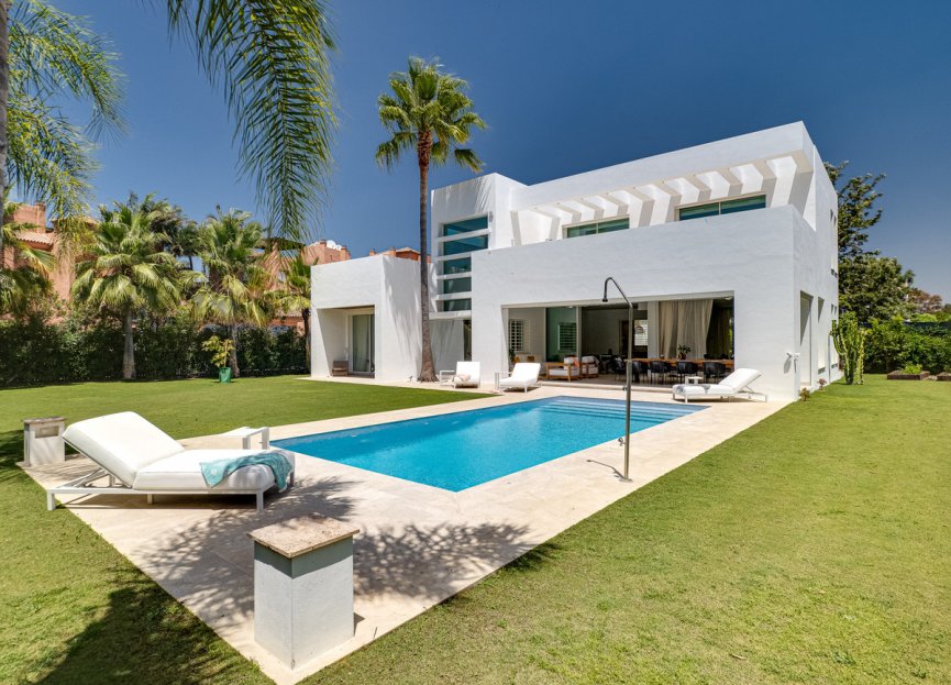 Resale - House - Detached Villa - Marbella - Guadalmina Baja