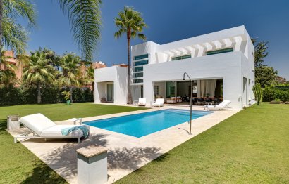 Resale - House - Detached Villa - Marbella - Guadalmina Baja