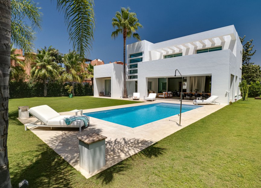 Resale - House - Detached Villa - Marbella - Guadalmina Baja