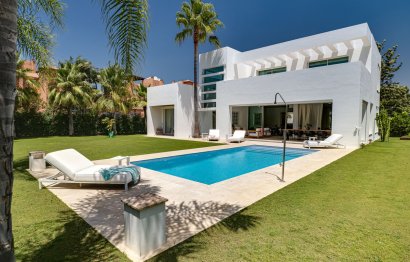 Resale - House - Detached Villa - Marbella - Guadalmina Baja