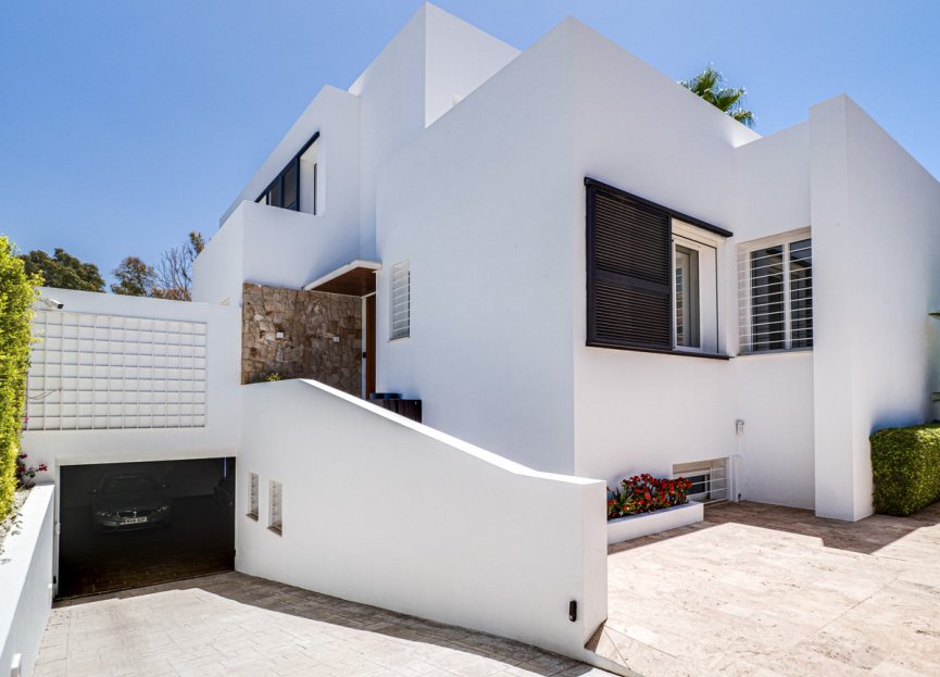 Resale - House - Detached Villa - Marbella - Guadalmina Baja