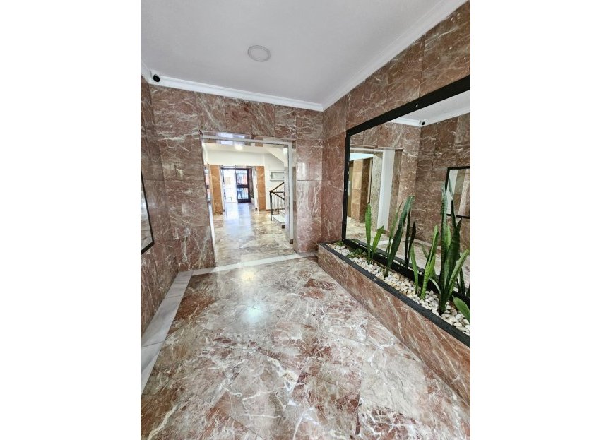 Resale - Apartment - Middle Floor Apartment - Marbella - Marbella Centro