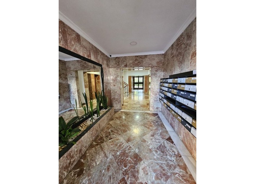 Resale - Apartment - Middle Floor Apartment - Marbella - Marbella Centro