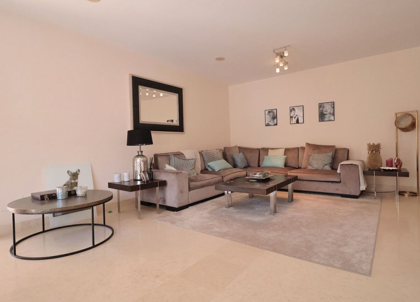 Resale - Apartment - Middle Floor Apartment - Benahavís - Benahavís Centro