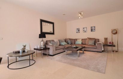 Resale - Apartment - Middle Floor Apartment - Benahavís - Benahavís Centro