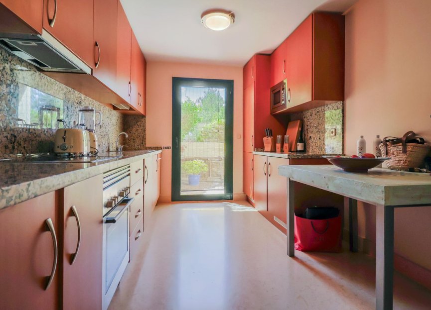 Resale - Apartment - Middle Floor Apartment - Benahavís - Benahavís Centro