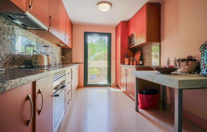 Resale - Apartment - Middle Floor Apartment - Benahavís - Benahavís Centro