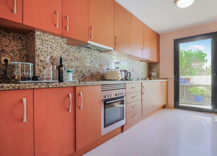 Resale - Apartment - Middle Floor Apartment - Benahavís - Benahavís Centro