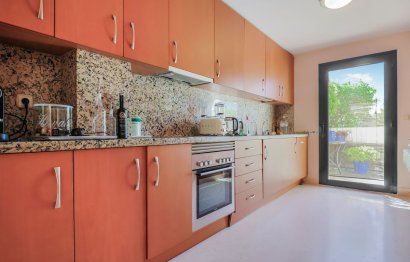 Resale - Apartment - Middle Floor Apartment - Benahavís - Benahavís Centro