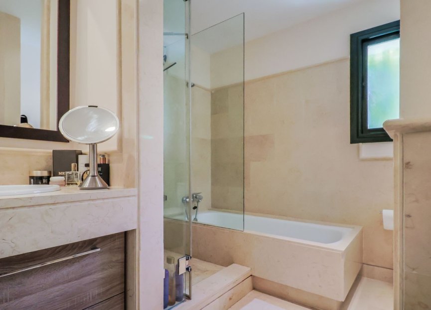 Resale - Apartment - Middle Floor Apartment - Benahavís - Benahavís Centro