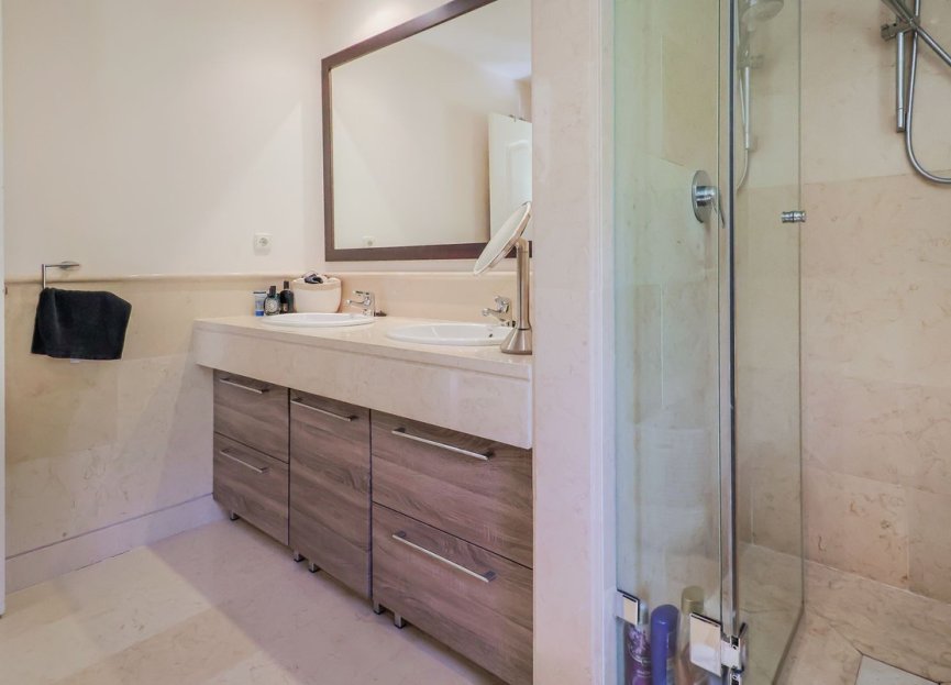 Resale - Apartment - Middle Floor Apartment - Benahavís - Benahavís Centro