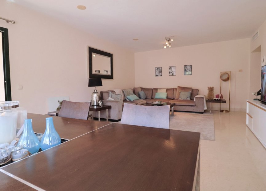 Resale - Apartment - Middle Floor Apartment - Benahavís - Benahavís Centro