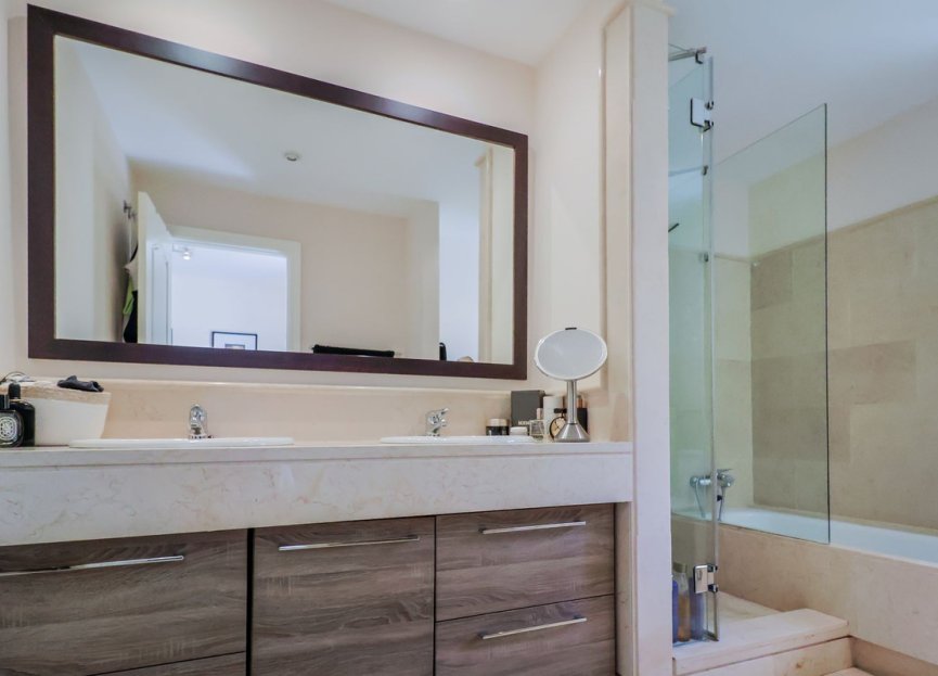 Resale - Apartment - Middle Floor Apartment - Benahavís - Benahavís Centro