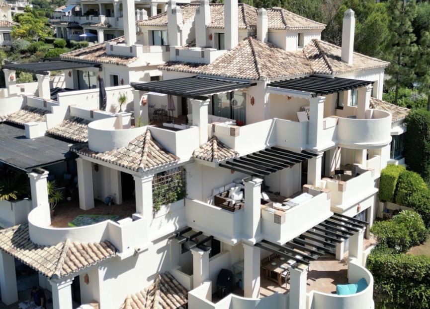 Resale - Apartment - Middle Floor Apartment - Benahavís - Benahavís Centro