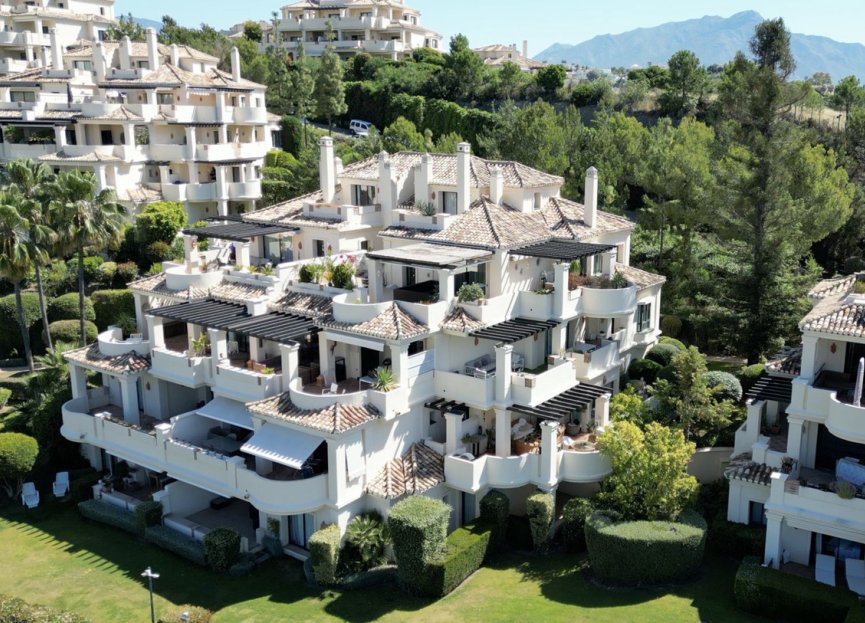 Resale - Apartment - Middle Floor Apartment - Benahavís - Benahavís Centro