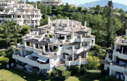 Resale - Apartment - Middle Floor Apartment - Benahavís - Benahavís Centro