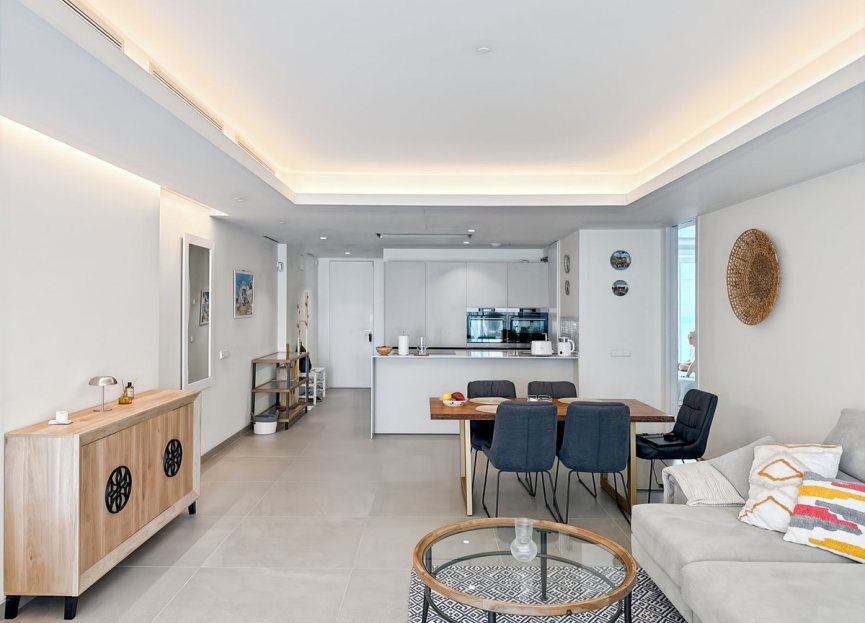 Resale - Apartment - Middle Floor Apartment - Estepona - Estepona Centro