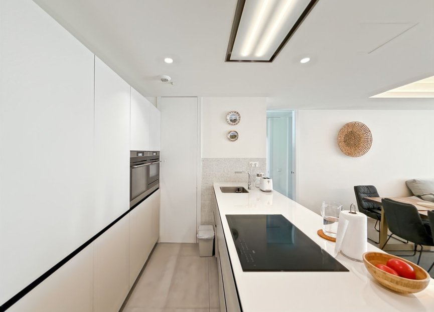 Resale - Apartment - Middle Floor Apartment - Estepona - Estepona Centro