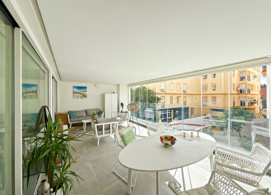 Resale - Apartment - Middle Floor Apartment - Estepona - Estepona Centro