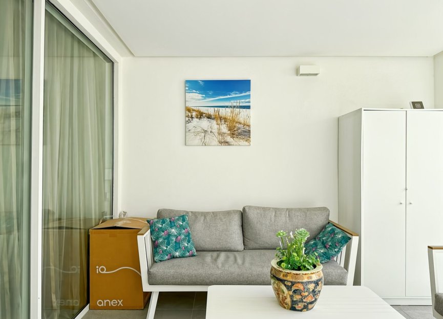 Resale - Apartment - Middle Floor Apartment - Estepona - Estepona Centro