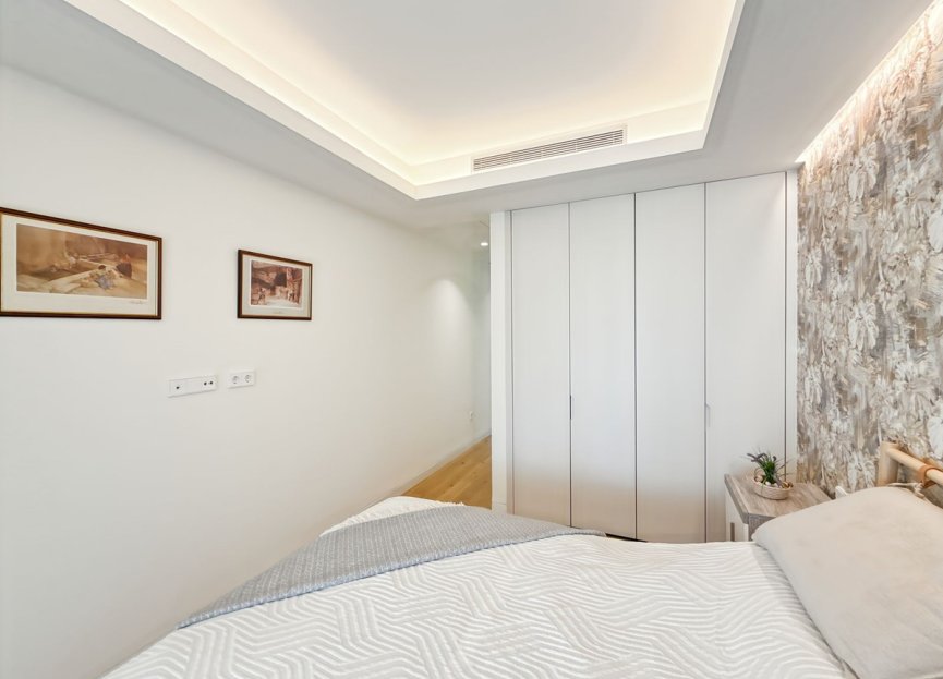 Resale - Apartment - Middle Floor Apartment - Estepona - Estepona Centro