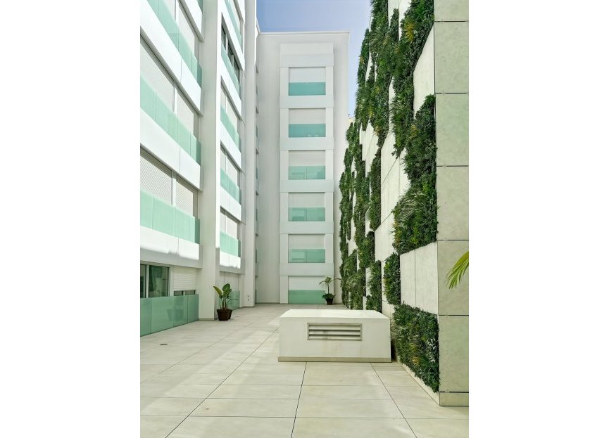 Resale - Apartment - Middle Floor Apartment - Estepona - Estepona Centro