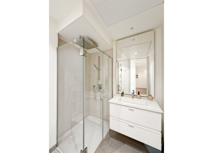 Resale - Apartment - Middle Floor Apartment - Estepona - Estepona Centro