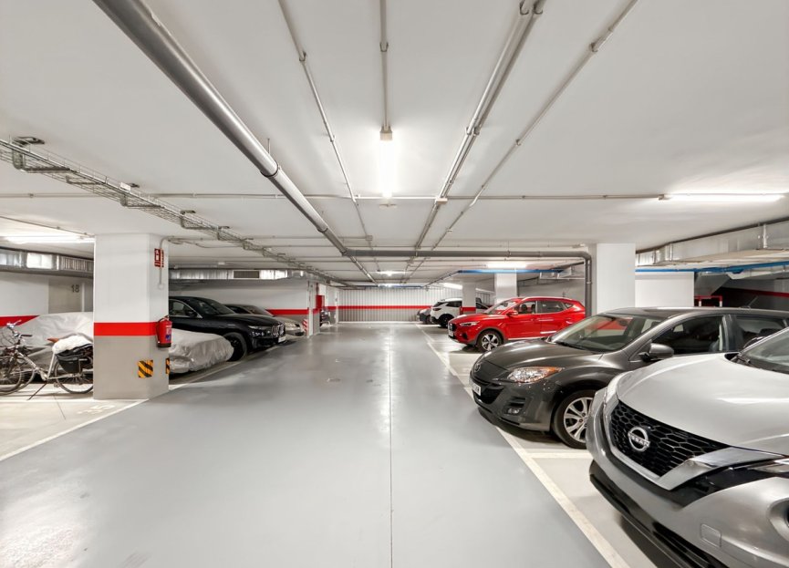 Resale - Apartment - Middle Floor Apartment - Estepona - Estepona Centro