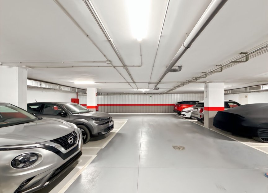 Resale - Apartment - Middle Floor Apartment - Estepona - Estepona Centro