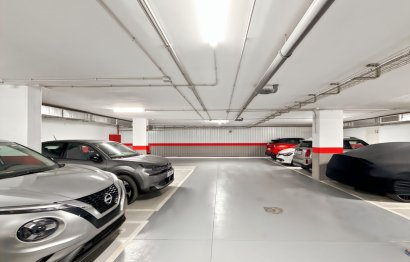 Resale - Apartment - Middle Floor Apartment - Estepona - Estepona Centro