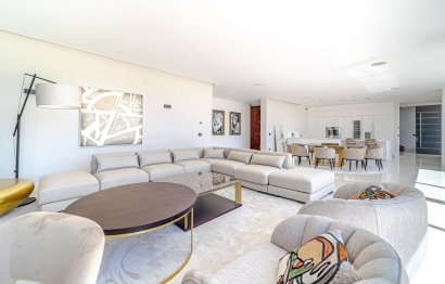 Resale - House - Detached Villa - Marbella - Nueva Andalucia