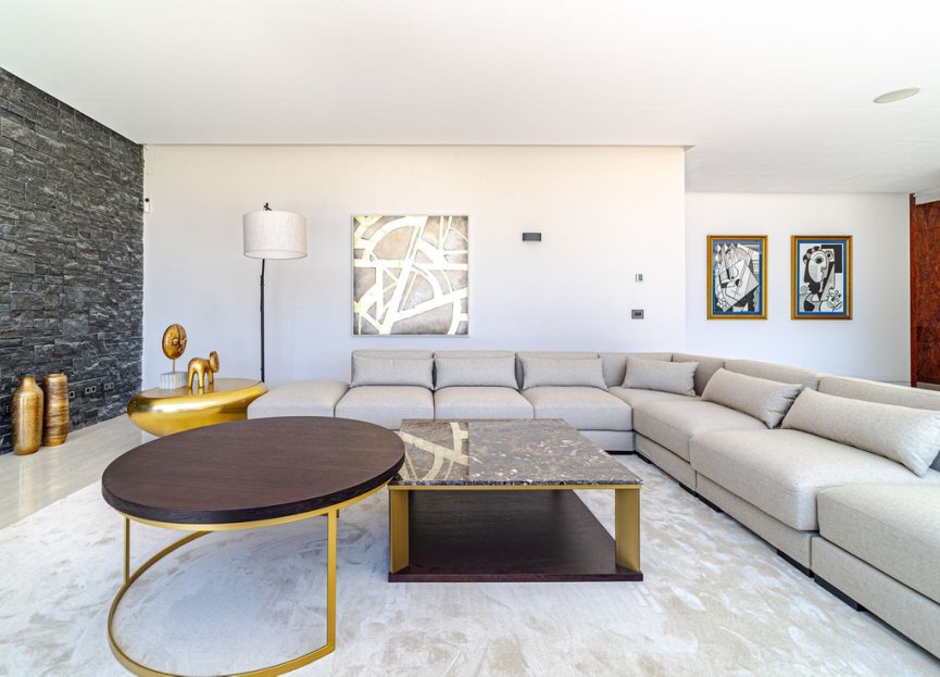 Resale - House - Detached Villa - Marbella - Nueva Andalucia