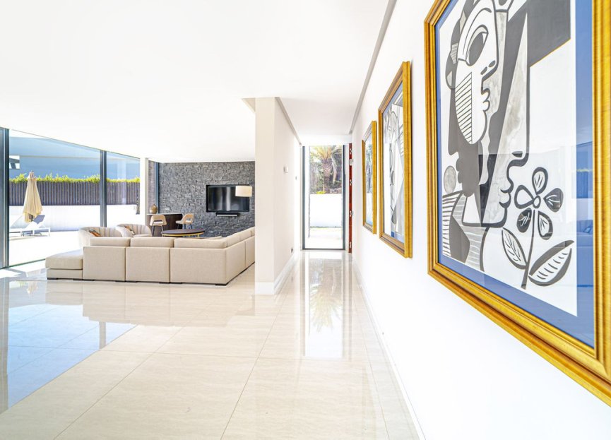 Resale - House - Detached Villa - Marbella - Nueva Andalucia