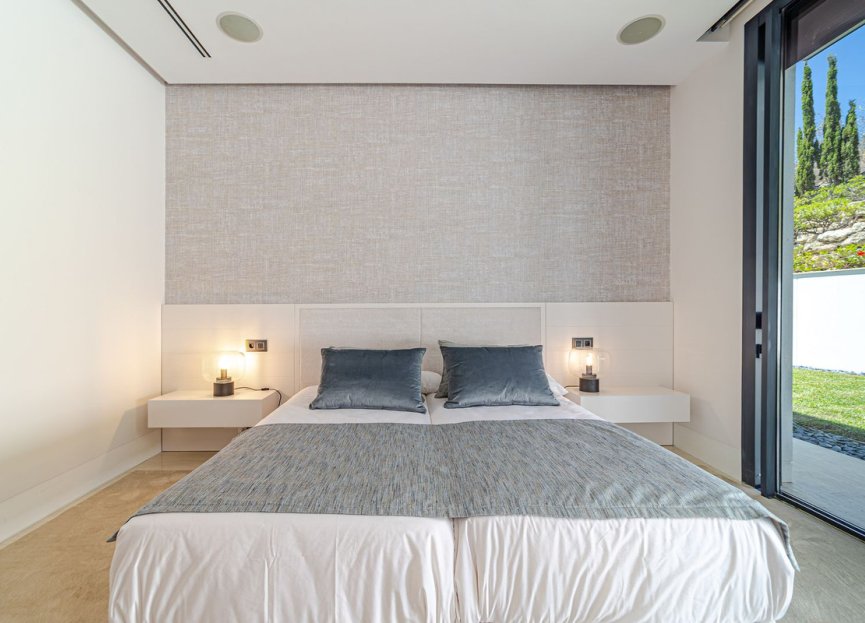 Resale - House - Detached Villa - Marbella - Nueva Andalucia