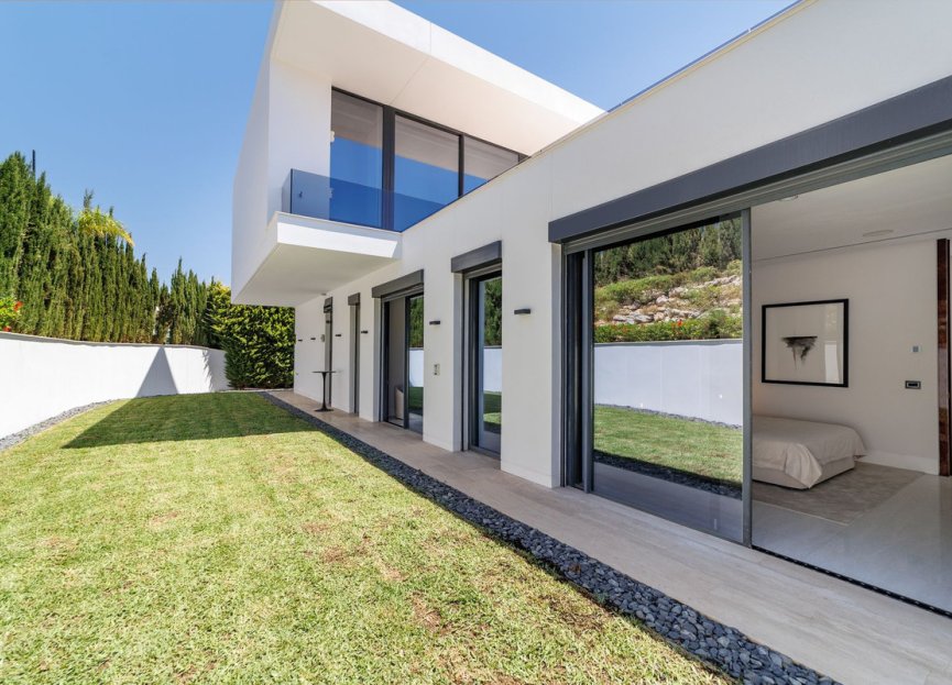 Resale - House - Detached Villa - Marbella - Nueva Andalucia