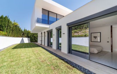 Resale - House - Detached Villa - Marbella - Nueva Andalucia