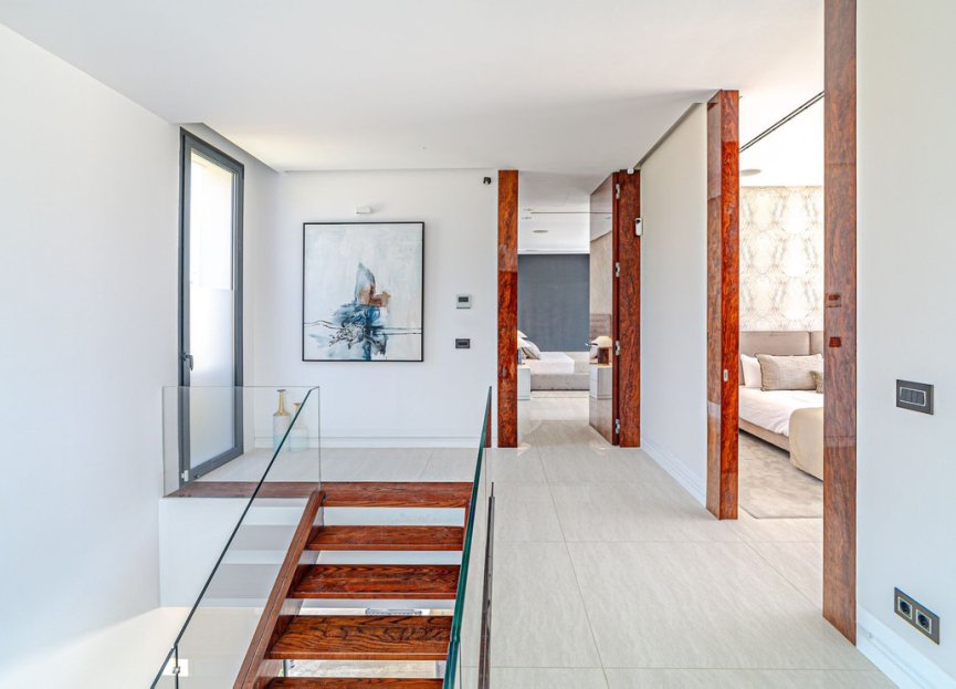 Resale - House - Detached Villa - Marbella - Nueva Andalucia