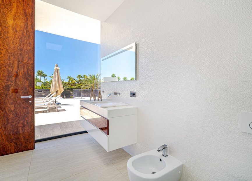 Resale - House - Detached Villa - Marbella - Nueva Andalucia