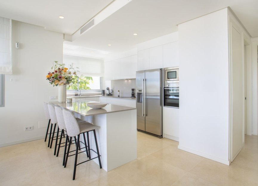 Resale - Apartment - Middle Floor Apartment - Benahavís - Benahavís Centro