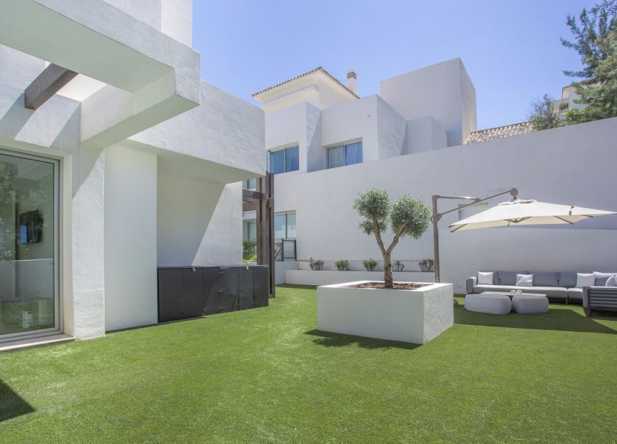 Resale - Apartment - Middle Floor Apartment - Benahavís - Benahavís Centro