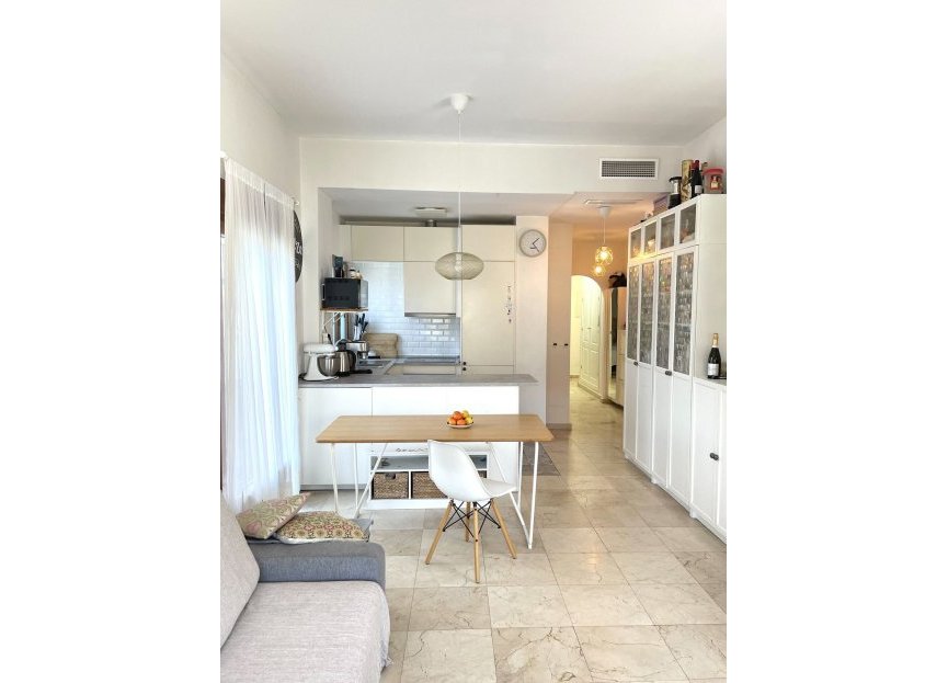 Resale - Apartment - Middle Floor Apartment - Benahavís - Benahavís Centro