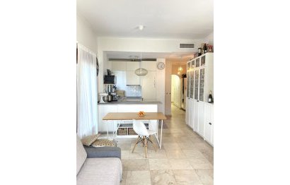 Resale - Apartment - Middle Floor Apartment - Benahavís - Benahavís Centro