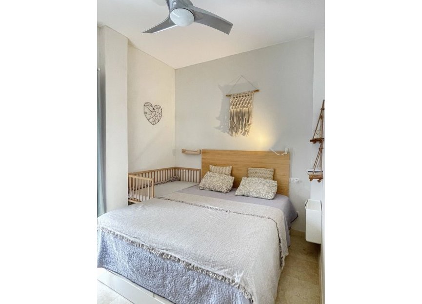 Resale - Apartment - Middle Floor Apartment - Benahavís - Benahavís Centro